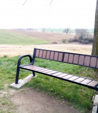 Ławeczka, aby odpocząć,pomodlić się, oddać zadumie 